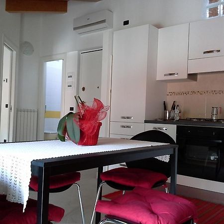 Casa Vacanze The Flea'S Home Fondi Quarto foto